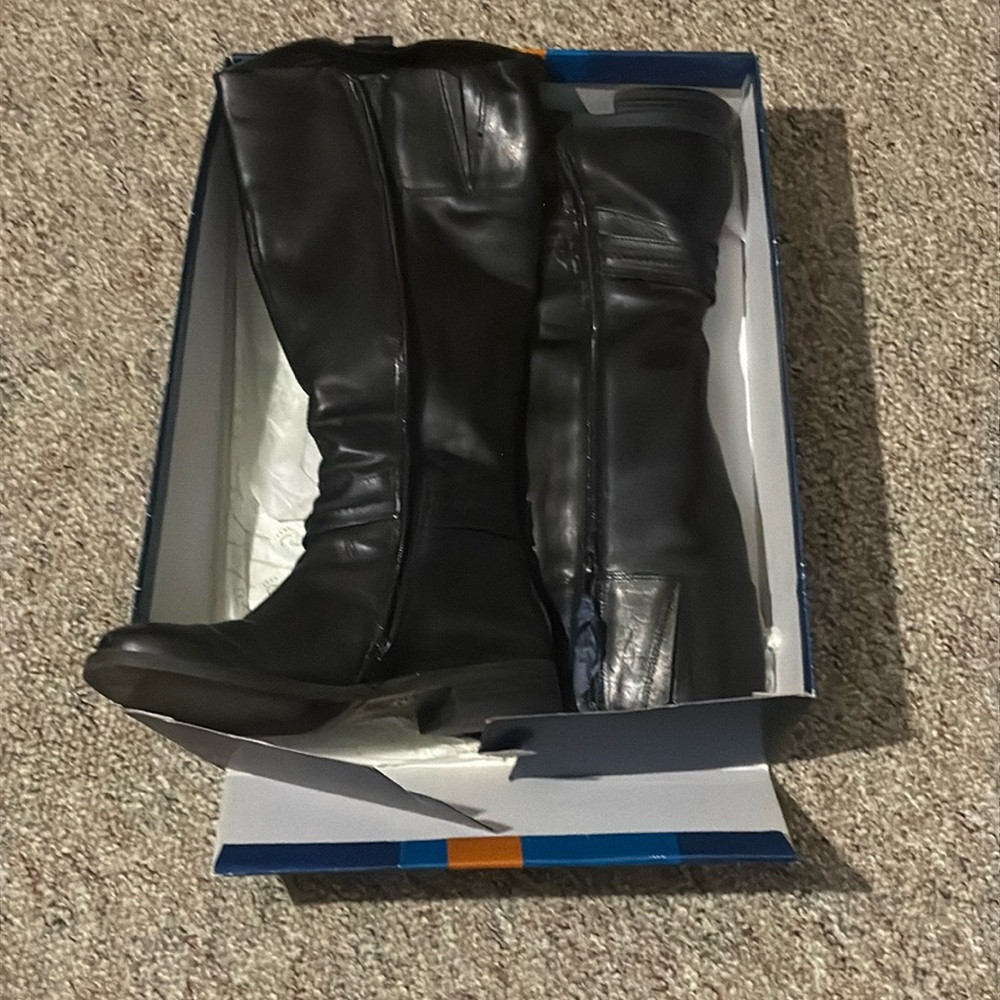 Women’s boots with buckle from Aldo size 7.5